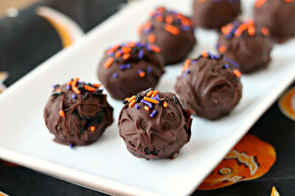 https://www.chocolateslopes.com/wp-content/uploads/2222/10/halloween-truffles.jpg